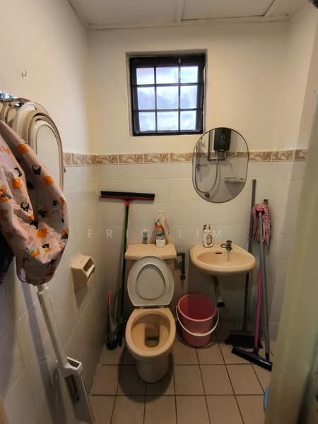 2-storey Terraced House for Rent in Bandar Utama 12 (Bandar Utama) - Eric Lim - Bathroom - PropertyGuru.com.my