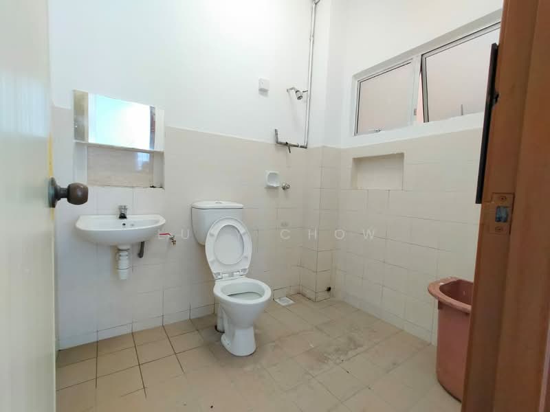 Rumah Teres 2-Tingkat untuk Dijual di Taman Pelangi (Rawang) - Lucy Chow - Bathroom - PropertyGuru.com.my