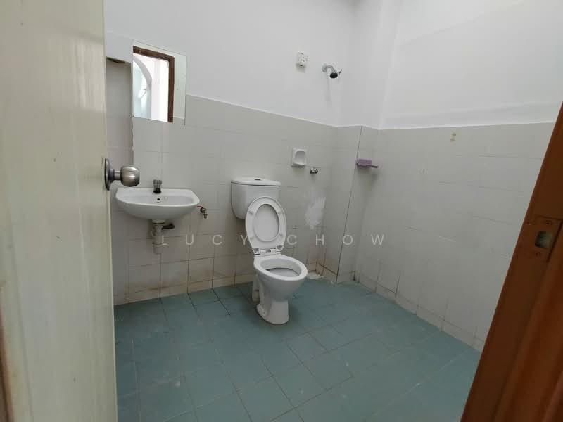 Rumah Teres 2-Tingkat untuk Dijual di Taman Pelangi (Rawang) - Lucy Chow - Bathroom - PropertyGuru.com.my