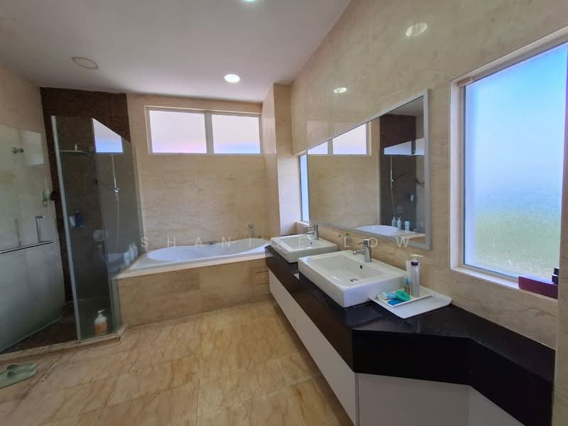 Rumah Banglo untuk Dijual di Bandar Puteri Puchong (Puchong) - Shanice Low - Bathroom - PropertyGuru.com.my