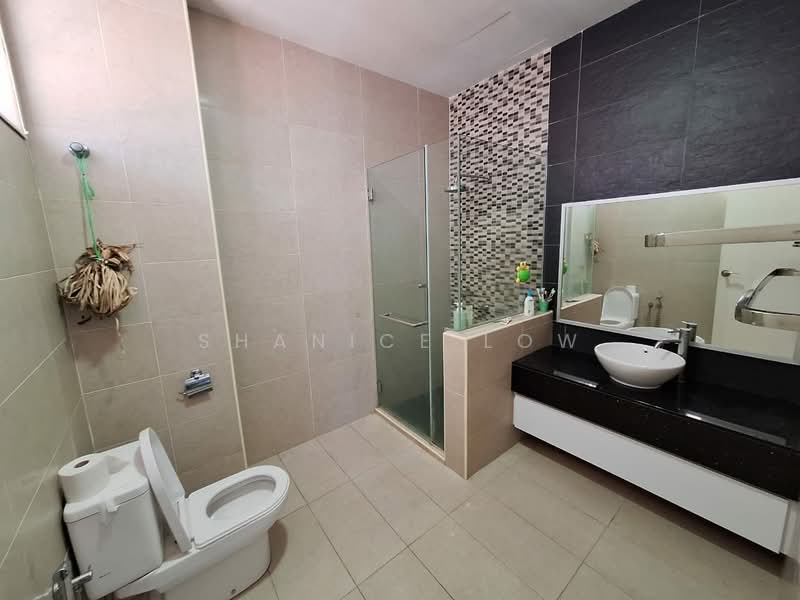 Rumah Banglo untuk Dijual di Bandar Puteri Puchong (Puchong) - Shanice Low - Bathroom - PropertyGuru.com.my