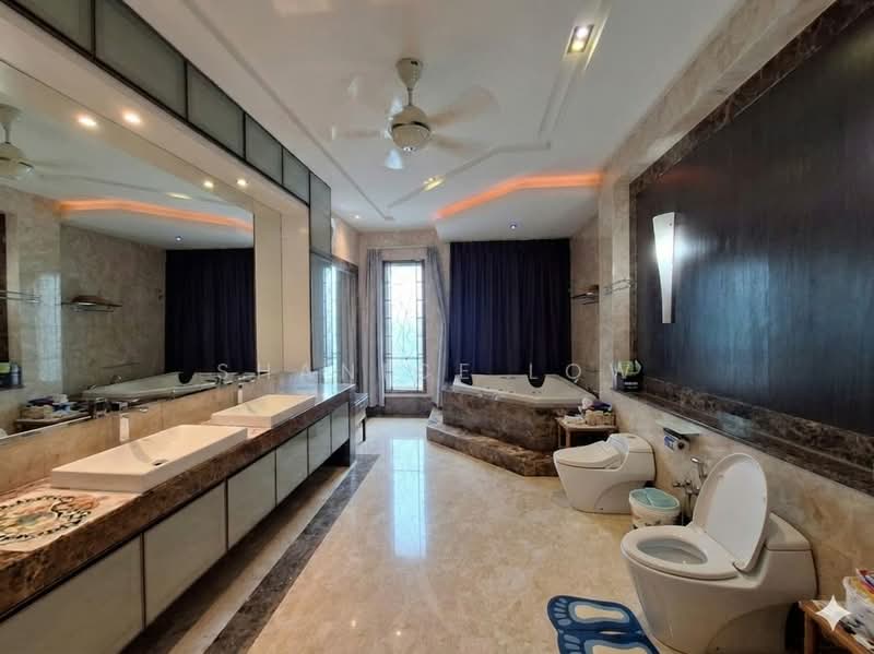 Rumah Banglo untuk Dijual di Bandar Puteri Puchong (Puchong) - Shanice Low - Bathroom - PropertyGuru.com.my