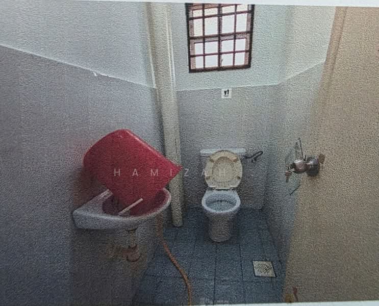 Rumah Flat untuk Disewa di Hata Square - Hamizah . - Bathroom - PropertyGuru.com.my