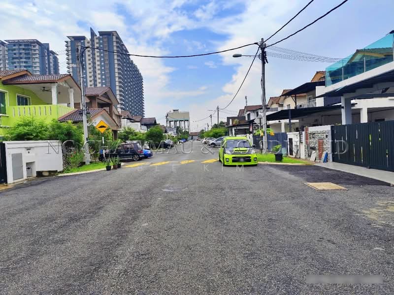 Rumah Berkembar untuk Dijual di Taman Desiran Bayu (Puchong) - Bee Kim - Exterior - PropertyGuru.com.my