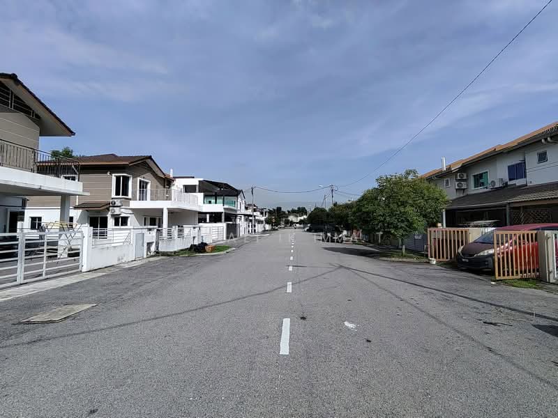 Rumah Berkembar untuk Dijual di Taman Desiran Bayu (Puchong) - Bee Kim - Exterior - PropertyGuru.com.my