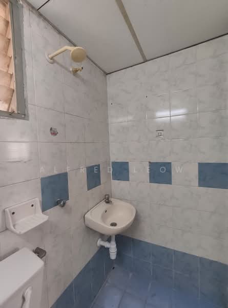 Apartment for Rent at Pangsapuri Mutiara Subang - Alfred Leow - Bathroom - PropertyGuru.com.my
