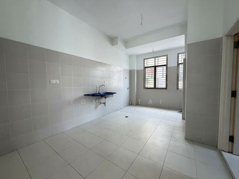 2-storey Terraced House for Sale in Bandar Dato Onn (Tebrau) - Tommy Tai - Kitchen - PropertyGuru.com.my