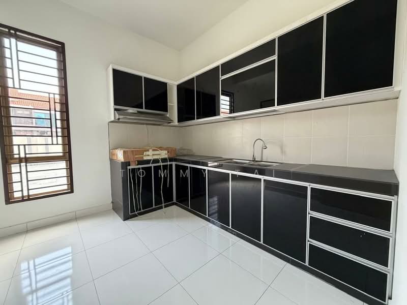 2-storey Terraced House for Sale in Bandar Dato Onn (Tebrau) - Tommy Tai - Kitchen - PropertyGuru.com.my