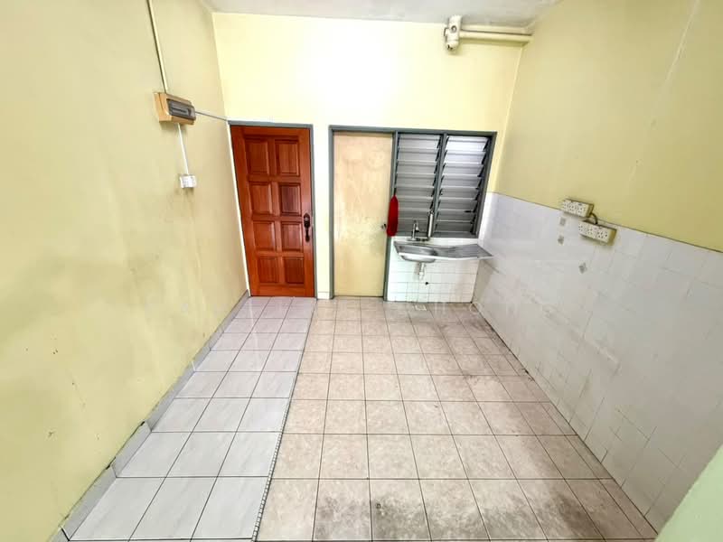 Apartment for Sale at Pangsapuri Merak - Pauline Chong - Kitchen - PropertyGuru.com.my