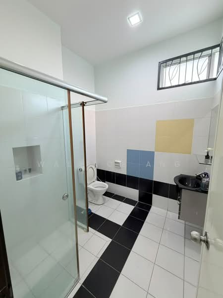 Rumah Teres 2 Tingkat untuk Dijual di Setia Tropika (Johor Bahru) - Wallace Ang - Bathroom - PropertyGuru.com.my