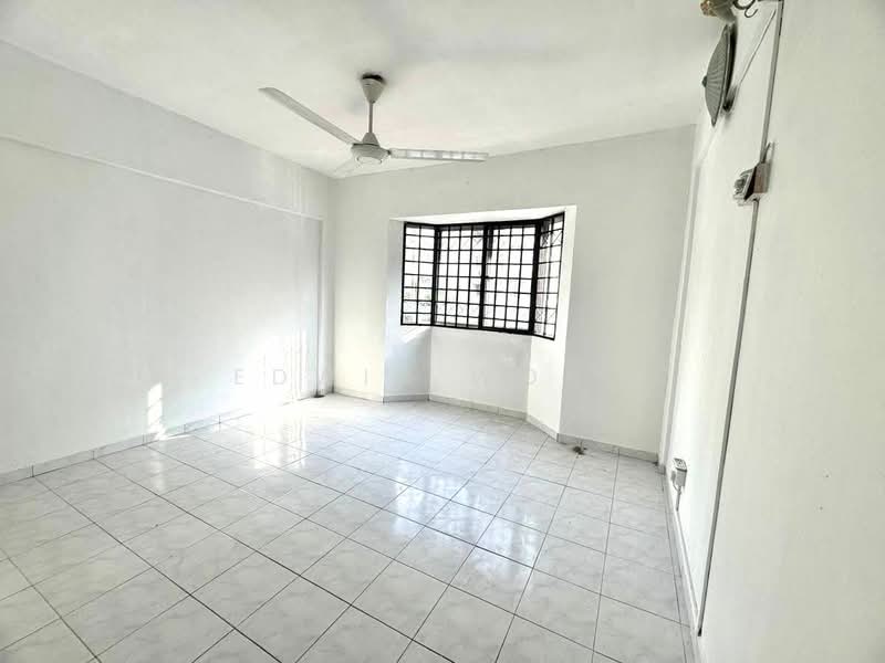 Apartment for Sale at Pangsapuri Subang Suria - Edwin Wong - Living Room - PropertyGuru.com.my