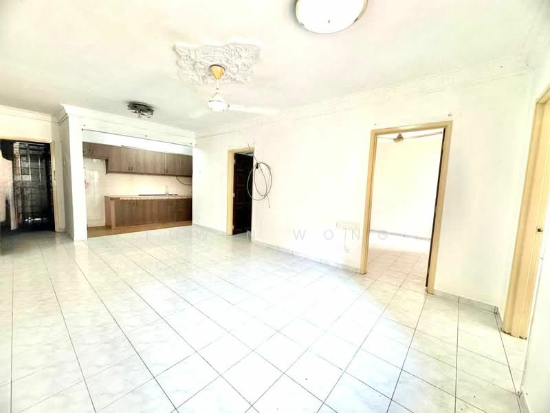 Apartment for Sale at Pangsapuri Subang Suria - Edwin Wong - Living Room - PropertyGuru.com.my