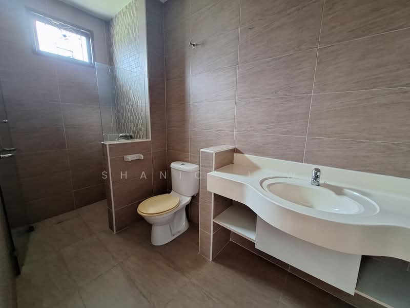Rumah Banglo untuk Dijual di Bandar Puteri Puchong (Puchong) - Shanice Low - Bathroom - PropertyGuru.com.my