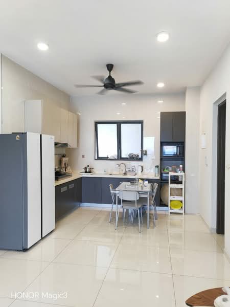Kondominium untuk Dijual di Royal Strand @ Country Garden Danga Bay - Jayden Ng - Kitchen - PropertyGuru.com.my