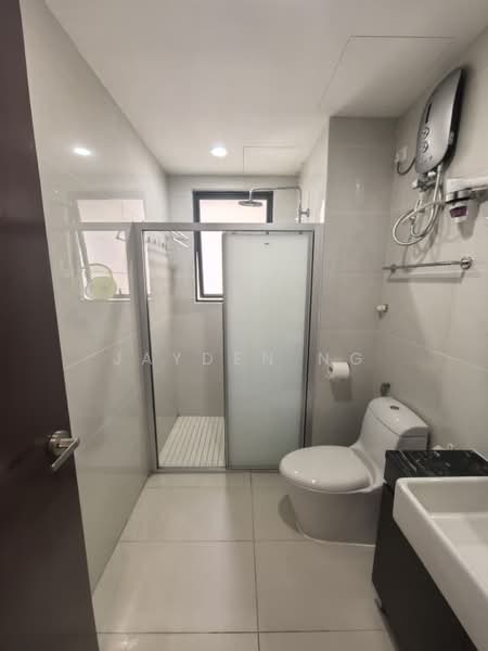 Kondominium untuk Dijual di Royal Strand @ Country Garden Danga Bay - Jayden Ng - Bathroom - PropertyGuru.com.my