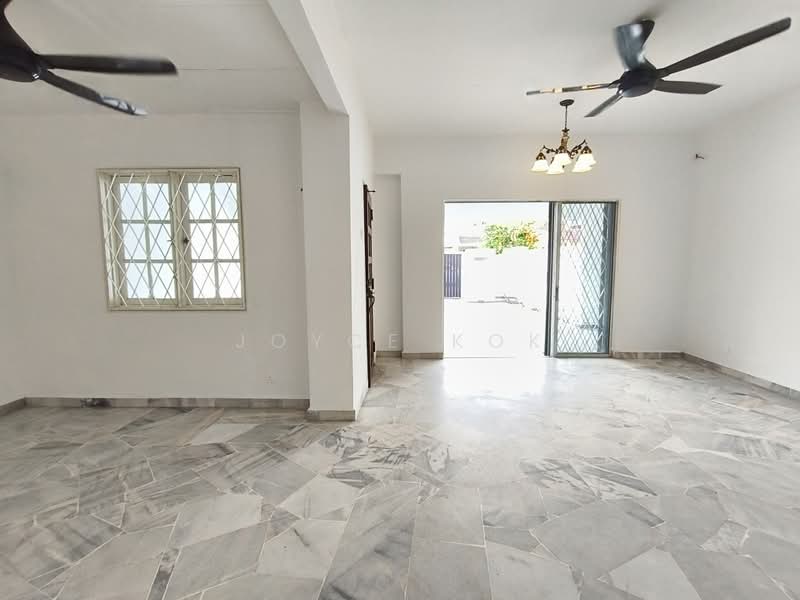 2-storey Terraced House for Sale in Usj 4 (Subang Jaya) - Joyce Kok - Living Room - PropertyGuru.com.my