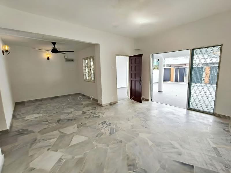 2-storey Terraced House for Sale in Usj 4 (Subang Jaya) - Joyce Kok - Living Room - PropertyGuru.com.my