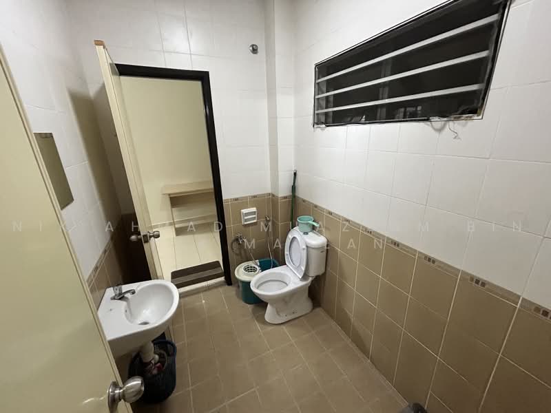 2-storey Terraced House for Rent in Seksyen 7 (Shah Alam) - Nik Ahmad Muazzam Bin Nik Mazlan - Bathroom - PropertyGuru.com.my