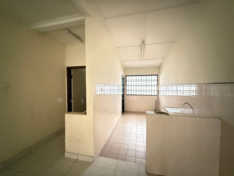 Rumah Teres 1.5-Tingkat untuk Dijual di Taman Pelangi Indah (Ulu Tiram) - Wallace Ang - Kitchen - PropertyGuru.com.my