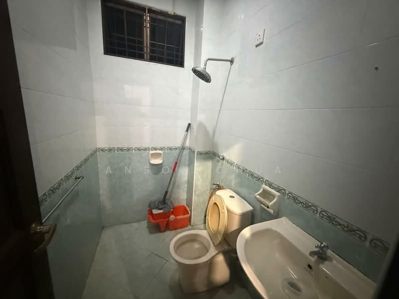 Cluster House for Sale in Taman Medan Jaya (Kota Tinggi) - Anson Chua - Bathroom - PropertyGuru.com.my