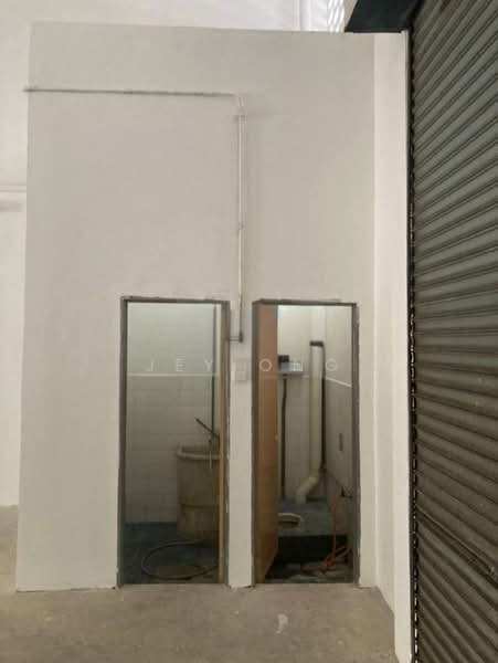 Shop for Rent in Sungai Lokan (Butterworth) - Jey Ong - Bathroom - PropertyGuru.com.my