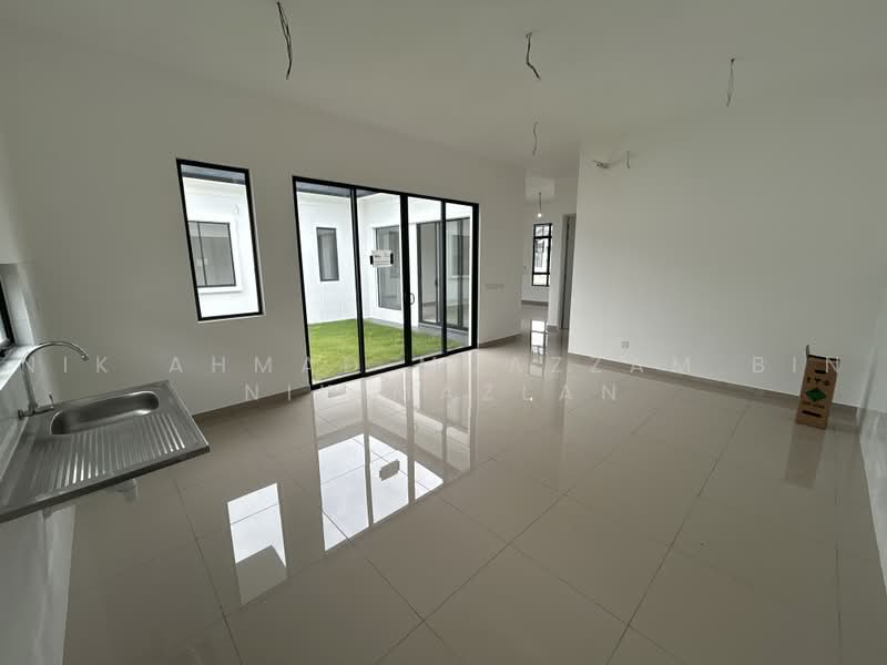 1-storey Terraced House for Sale in Shah Alam (Selangor) - Nik Ahmad Muazzam Bin Nik Mazlan - Living Room - PropertyGuru.com.my