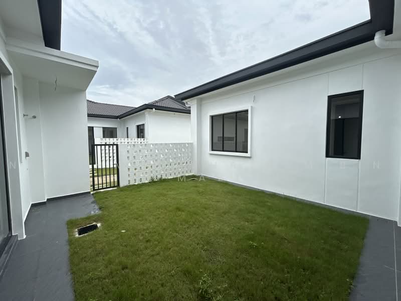1-storey Terraced House for Sale in Shah Alam (Selangor) - Nik Ahmad Muazzam Bin Nik Mazlan - Exterior - PropertyGuru.com.my