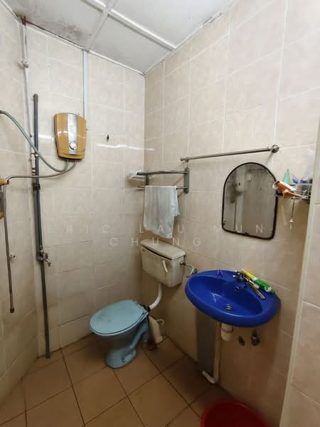 1-storey Terraced House for Sale in Bandar Kinrara Seksyen 1 (Bandar Kinrara) - Eric Lau Mun Chung - Bathroom - PropertyGuru.com.my