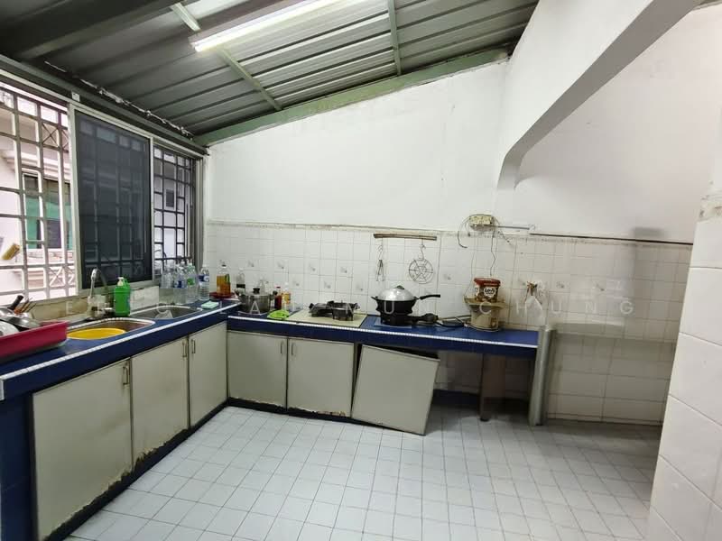 1-storey Terraced House for Sale in Bandar Kinrara Seksyen 1 (Bandar Kinrara) - Eric Lau Mun Chung - Kitchen - PropertyGuru.com.my
