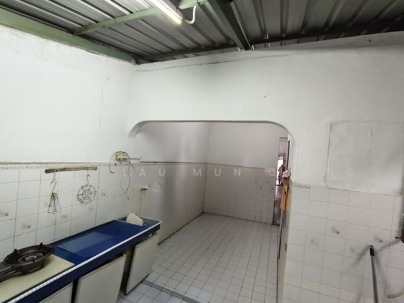 1-storey Terraced House for Sale in Bandar Kinrara Seksyen 1 (Bandar Kinrara) - Eric Lau Mun Chung - Kitchen - PropertyGuru.com.my