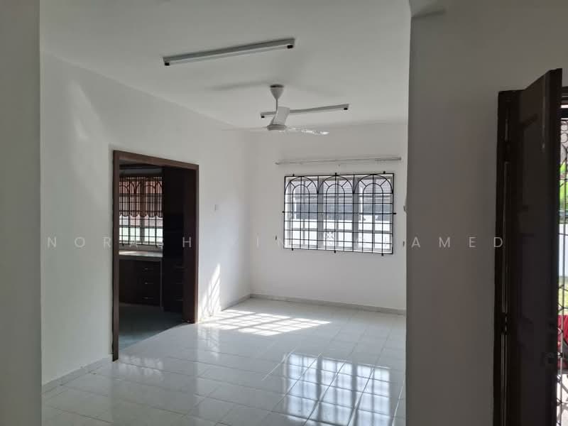 Semi-Detached House for Rent in Ayer Keroh (Melaka) - Norashikin Mohamed - Living Room - PropertyGuru.com.my