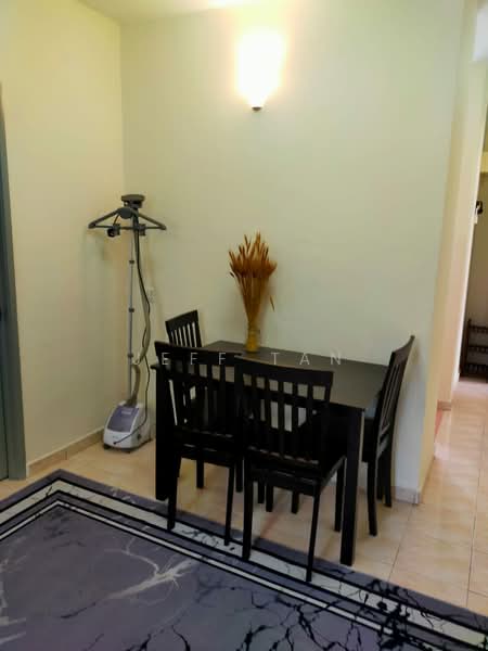 Pangsapuri untuk Disewa di Permai Lake View Apartment - Jeff Tan - Dining Room - PropertyGuru.com.my