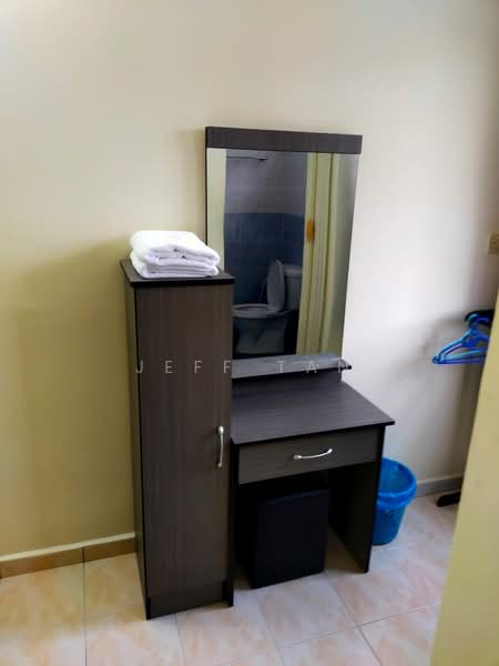 Pangsapuri untuk Disewa di Permai Lake View Apartment - Jeff Tan - Bathroom - PropertyGuru.com.my