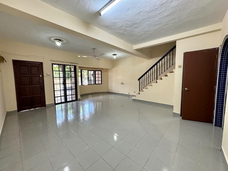 Terraced House for Sale in Usj 2 (Subang Jaya) - Farah Aze - Living Room - PropertyGuru.com.my