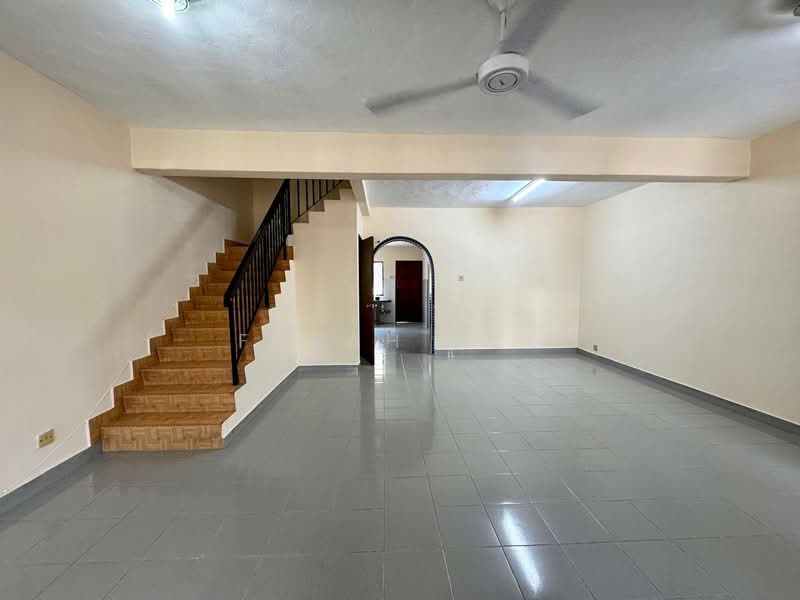 Terraced House for Sale in Usj 2 (Subang Jaya) - Farah Aze - Living Room - PropertyGuru.com.my