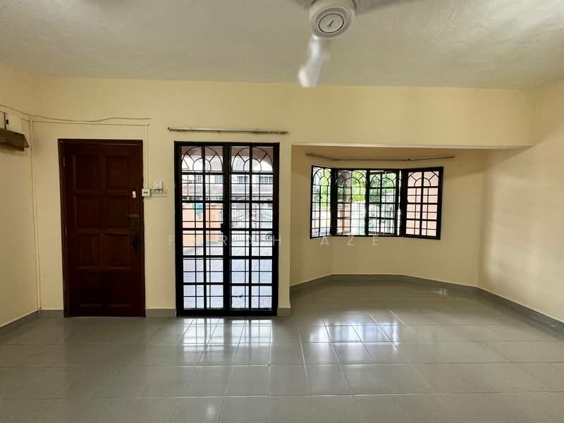 Terraced House for Sale in Usj 2 (Subang Jaya) - Farah Aze - Living Room - PropertyGuru.com.my