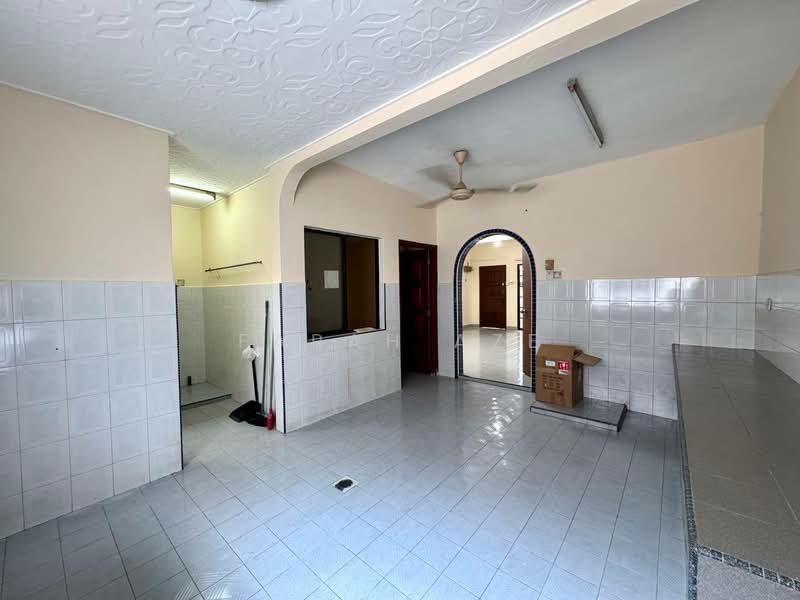 Terraced House for Sale in Usj 2 (Subang Jaya) - Farah Aze - Kitchen - PropertyGuru.com.my