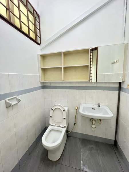 Rumah Teres 1-Tingkat untuk Disewa di Mutiara Rini (Skudai) - Samuel Lee - Bathroom - PropertyGuru.com.my