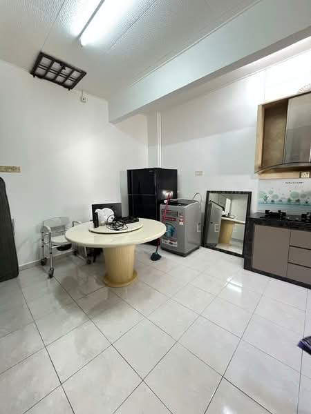 Rumah Teres 1-Tingkat untuk Disewa di Mutiara Rini (Skudai) - Samuel Lee - Kitchen - PropertyGuru.com.my