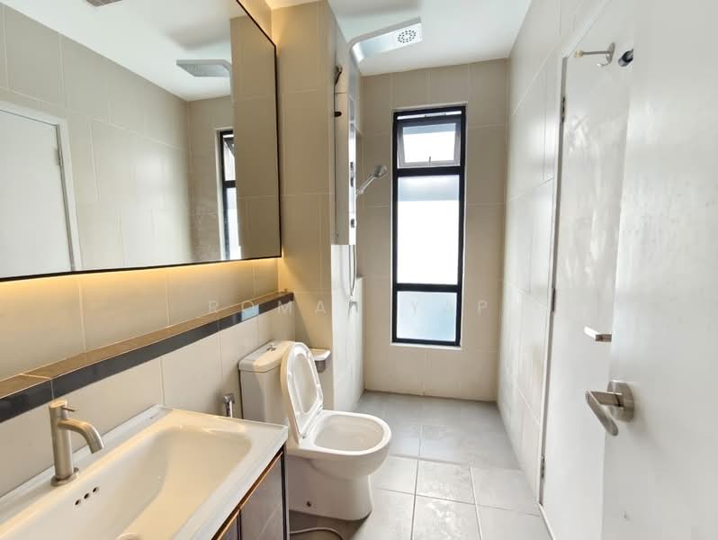 Semi-Detached House for Sale in Kota Emerald (Rawang) - Roman Yap - Bathroom - PropertyGuru.com.my