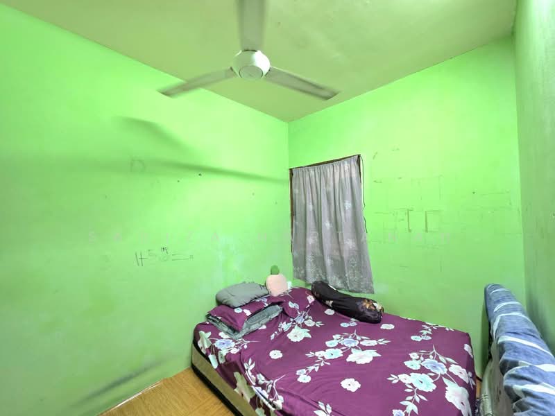 Flat for Sale at Pangsapuri Seroja - Sariza Hartanah - Bedroom - PropertyGuru.com.my