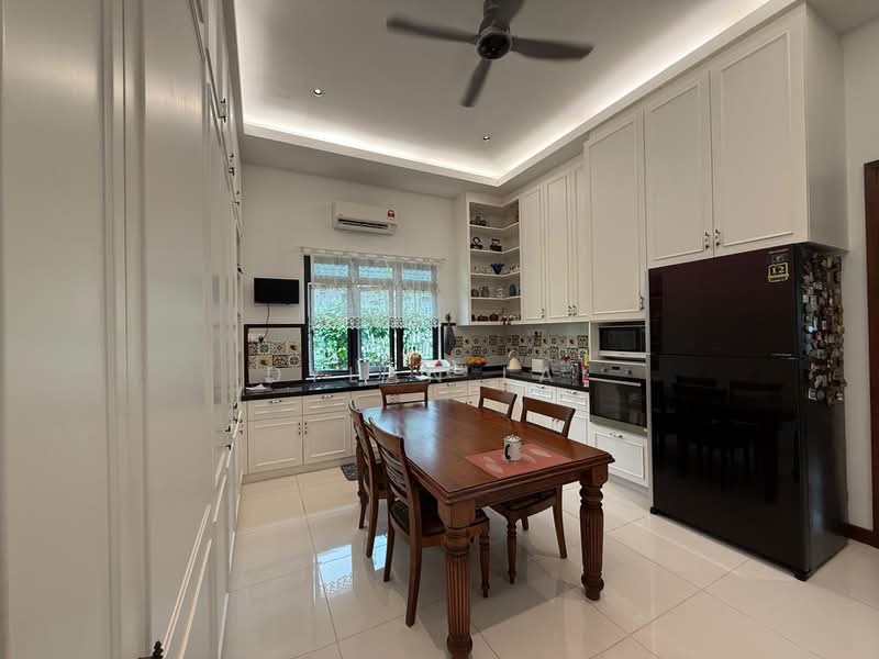 Bungalow for Sale in Perdana Lakeview East (Cyberjaya) - Dylan Lai - Kitchen - PropertyGuru.com.my