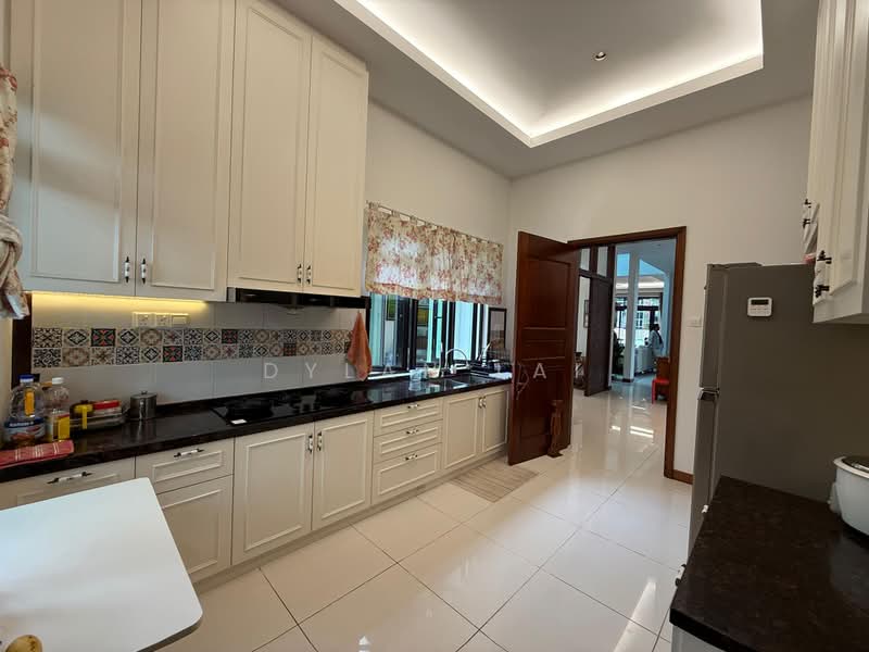 Bungalow for Sale in Perdana Lakeview East (Cyberjaya) - Dylan Lai - Kitchen - PropertyGuru.com.my