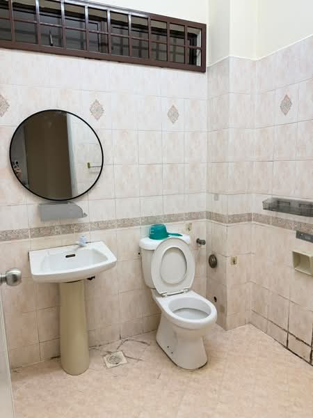 2-storey Terraced House for Rent in Taman Daya (Johor Bahru) - Peggie Chua - Bathroom - PropertyGuru.com.my