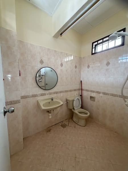 2-storey Terraced House for Rent in Taman Daya (Johor Bahru) - Peggie Chua - Bathroom - PropertyGuru.com.my