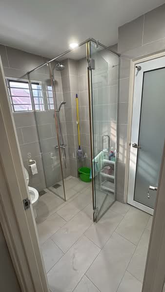 Rumah Teres 2 Tingkat untuk Dijual di Bandar Sungai Long (Selangor) - Stella Lee - Bathroom - PropertyGuru.com.my