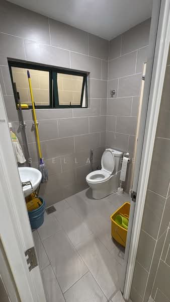 Rumah Teres 2 Tingkat untuk Dijual di Bandar Sungai Long (Selangor) - Stella Lee - Bathroom - PropertyGuru.com.my