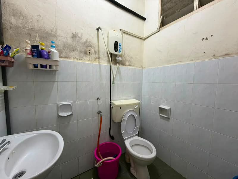 Apartment for Sale at Sri Awana Townhouse - Jayden Neo - Bathroom - PropertyGuru.com.my