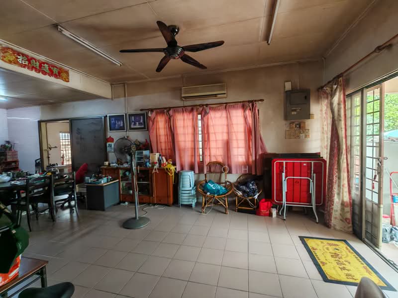 1-storey Terraced House for Sale in Taman Kepong (Kepong) - Ian Loh - Living Room - PropertyGuru.com.my