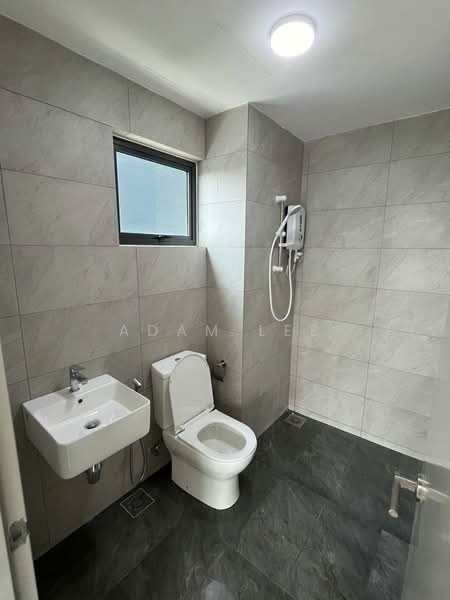 Service Residence for Sale at Tulip Residence - Adam Lee - Bathroom - PropertyGuru.com.my